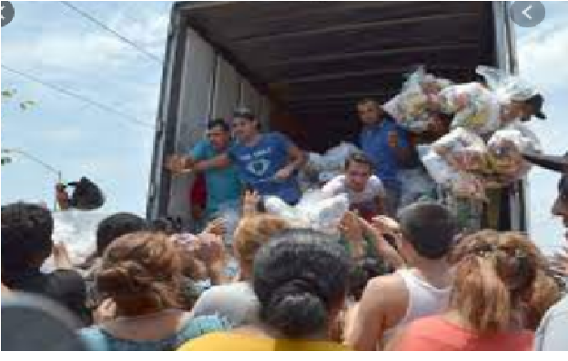 VIDEO: Reparten despensas con la foto de Joaquín “El Chapo” Guzmán, en plenas campañas políticas