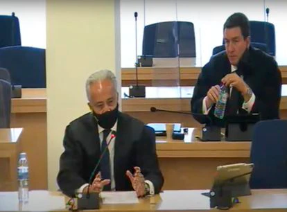 Jesús Santos, abogado del PP, durante su informe final. Detrás, Gustavo Galán, letrado de Bárcenas.
