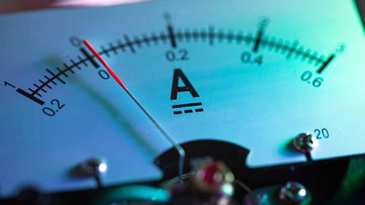 qué es, cómo se mide y diferencia con el voltaje