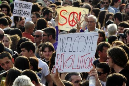 Manifestantes del 15-M en la Puerta del Sol el 21 de mayo de 2011.