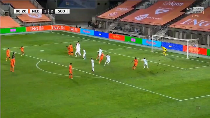 Depay logró un doblete ante Escocia gracias a este tiro de falta Depay logró un doblete ante Escocia gracias a este tiro de falta