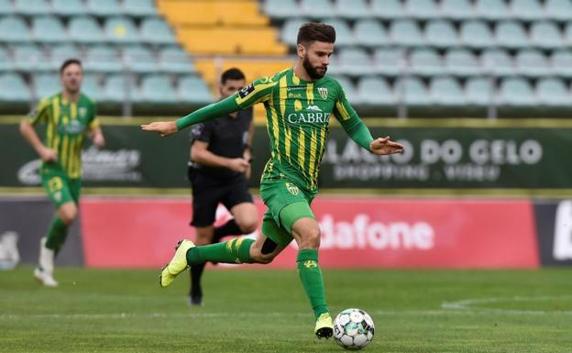 Mario González, con la camiseta del Tondela