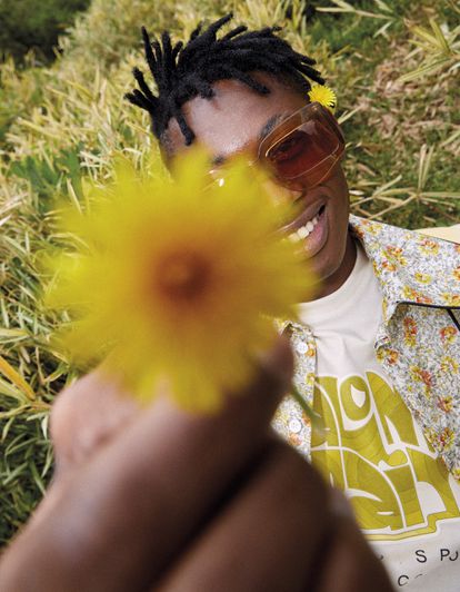 El modelo Ibou, con ropa y complementos de Palomo Spain.