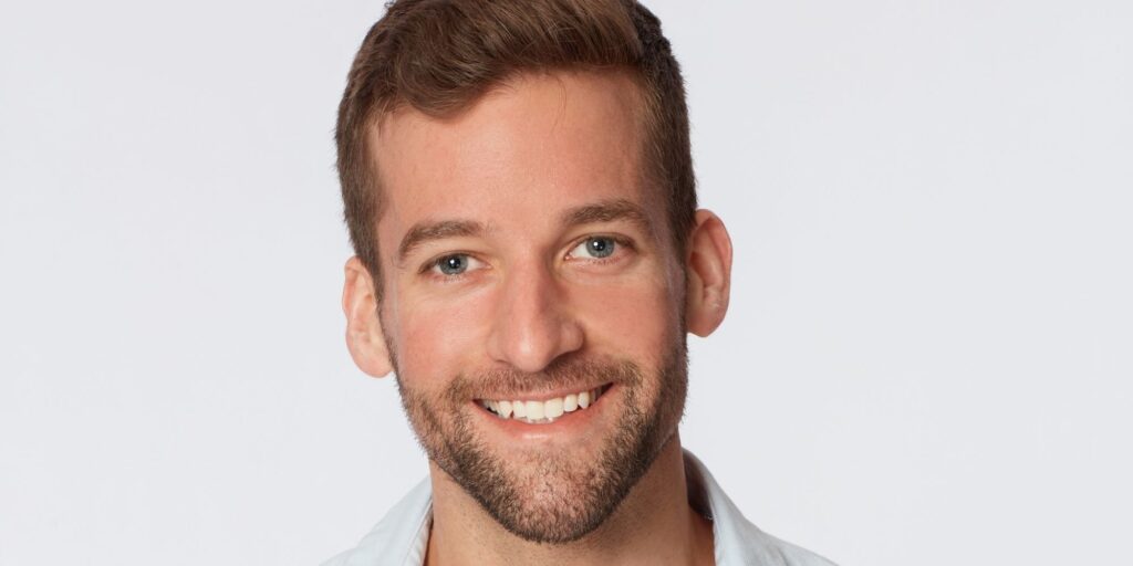 Despedida de soltera: edad, Instagram, trabajo, ciudad natal y más de Connor Brennan