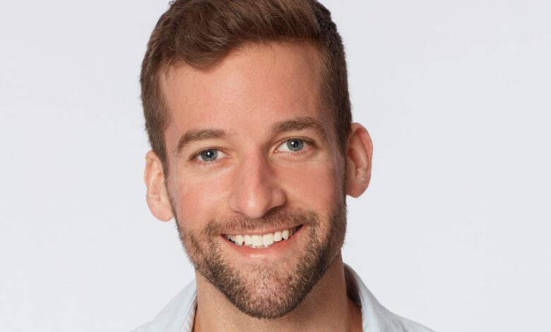 Despedida de soltera: edad, Instagram, trabajo, ciudad natal y más de Connor Brennan