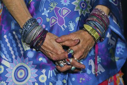 Detalle de las manos de Rosario Murillo, durante una breve charla con los medios de Managua, Nicaragua, el domingo 6 de noviembre de 2016.