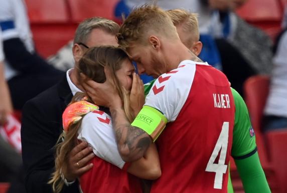 Kjaer consuela a Sabrina Kvist Jensen, la pareja de Christian Eriksen