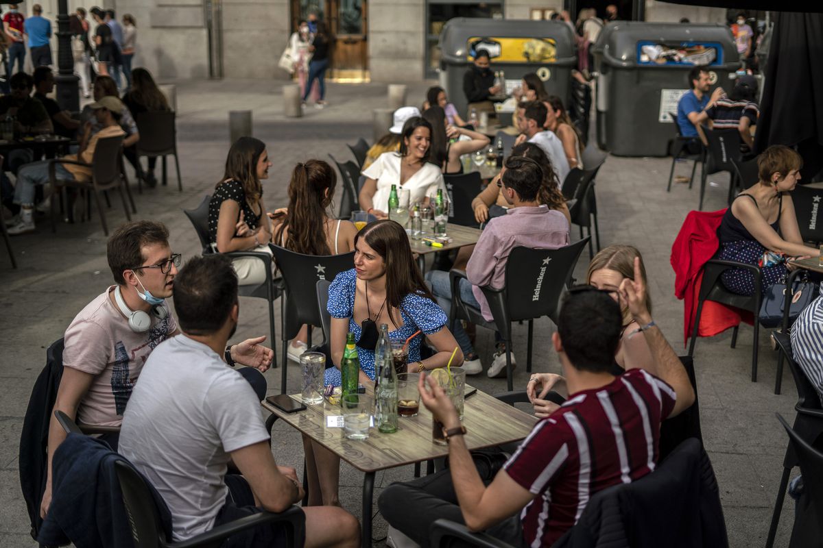 Nos gustan mucho los bares y poco las asociaciones