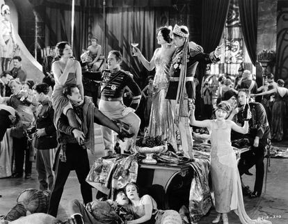¿Vuelven los locos años veinte? En la imagen, una escena de la película de 1924 'Three Weeks' (Tres semanas).