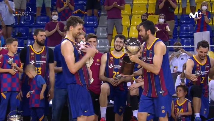 El Barça alza el trofeo como campeón de la Liga Endesa El Barça alza el trofeo como campeón de la Liga Endesa
