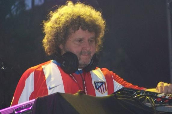 Julio Ruiz, DJ Rojiblanco, periodista que se jubila tras 50 años con su programa radiofónico Disco Grande