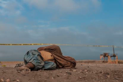 El cadáver de un hombre abandonado en las periferias de Culiacán en Sinaloa, México.