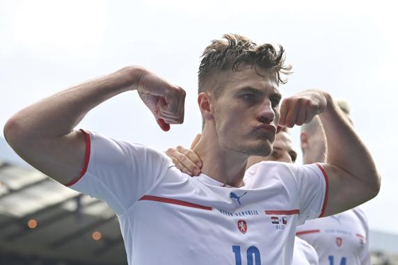 Así celebró Patrik Schick su gol de penalti ante Croacia