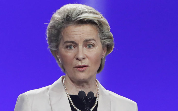 Usrula Von der Leyen avisa a Hungría que su ley anti-LGTBIQ es ‘una vergüenza’