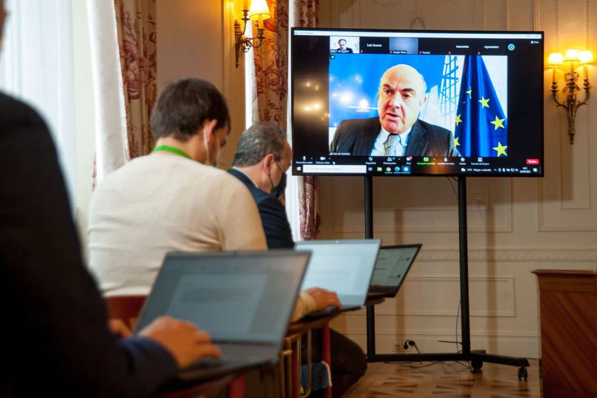 Guindos alaba la creación del banco malo y pide que acelere las ventas de activos para sanearse