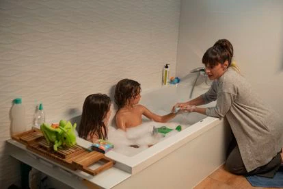 A Patricia Picón (Miren Ibarguren) le faltan horas en el día para atender a su familia y ser jefa de un banco de inversión.