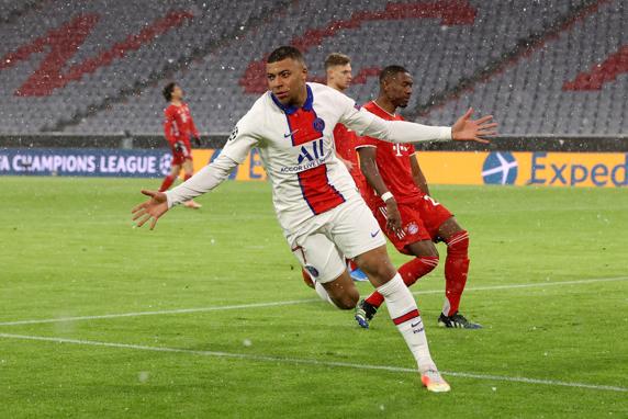 Mbappé anotó dos de los tres tantos del PSG en el Allianz Arena