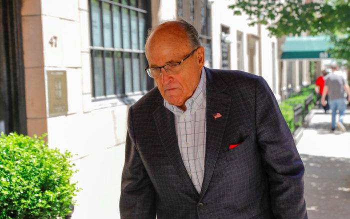 Rudy Giuliani es suspendido de la abogacía por afirmaciones falsas sobre Trump y elecciones en EU