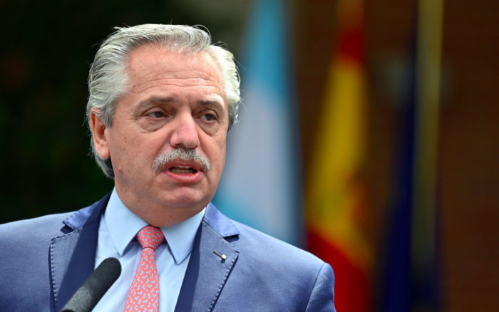 Alberto Fernández cancela visita a Francia ante preocupación por Covid-19