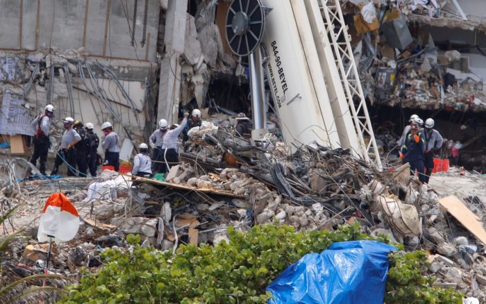 Miami | Suben a 10 los muertos por derrumbe en edificio; rescatistas aún esperan hallar sobrevivientes