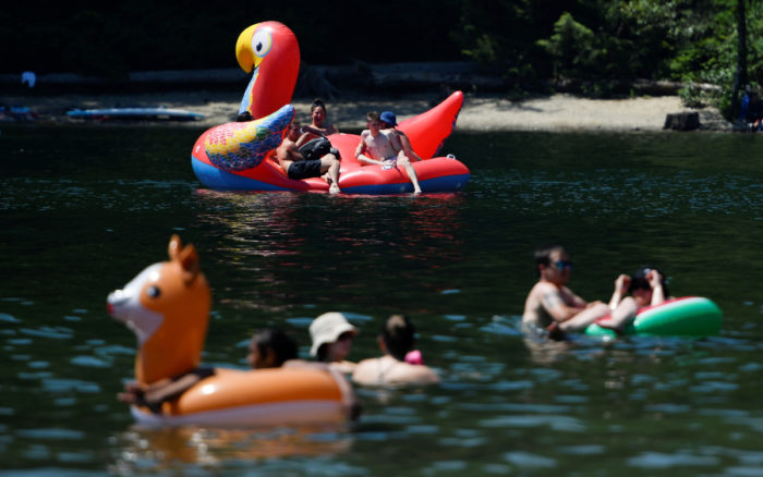Reportan decenas de muertes repentinas por ola de calor en Canadá
