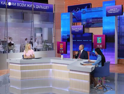 Putin en el programa 'Línea directa', este miércoles en Moscú.