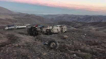 Un autobus que transportaba a trabajadores mineros se volcó en el kilometro 47 de la carretera Nasca - Puquio, dejando al menos 27 muertos.