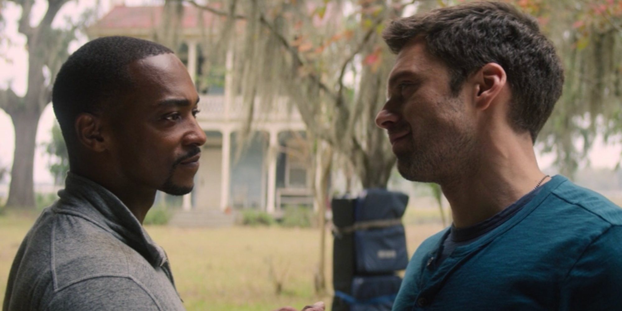 Anthony Mackie rechaza la idea de que la relación de Sam y Bucky sea romántica