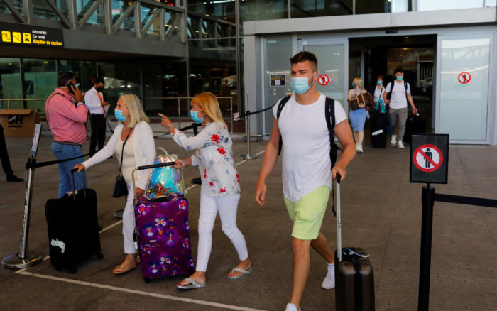 Bruselas se despide del cubrebocas, salvo en aglomeraciones