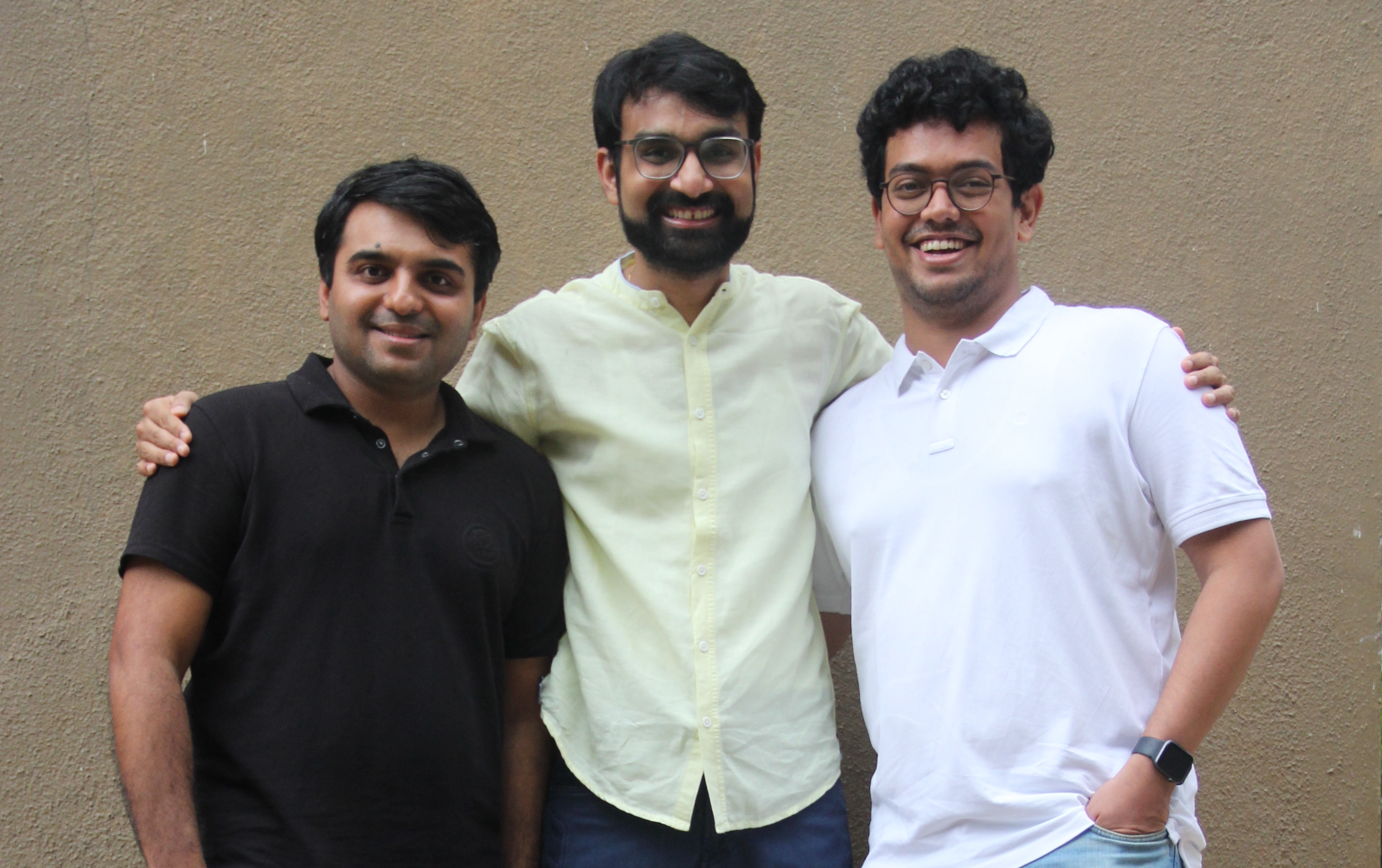 Una foto de grupo de los fundadores de BuyerAssist, Shyam HN, Amit Dugar y Shankar Ganapathy