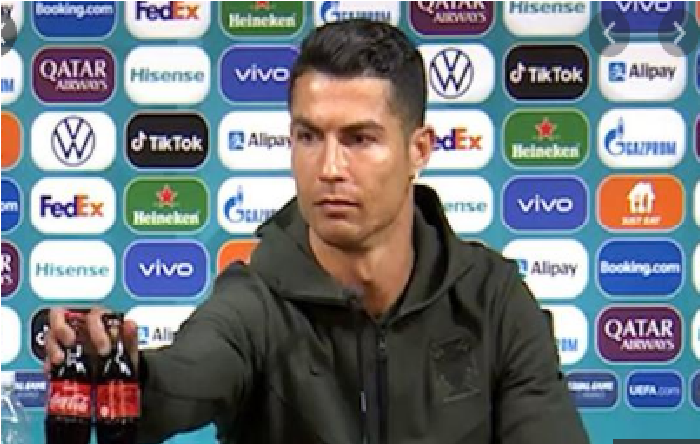Coca-Cola pierde 4 mil millones de dólares tras mal gesto de Cristiano Ronaldo, “¡Beban agua!” (VIDEO)