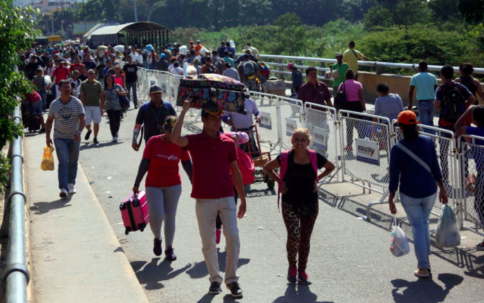 Colombia reabre frontera con Venezuela tras cierre de más de un año