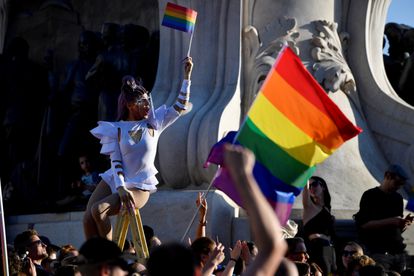Protestas en Budapest contra Viktor Orbán y la nueva ley que prohíbe los contenidos que hagan referencia a la homosexualidad en los colegios.