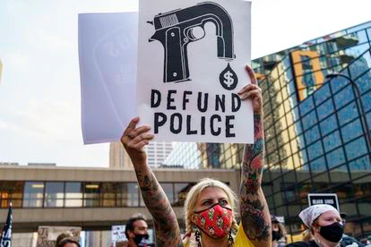 Manifestación contra la brutalidad policial en agosto de 2020 en Minneapolis