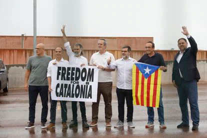 Algunos de los indultados tras la salida de la prisión de Lledoners el pasado 23 de junio.