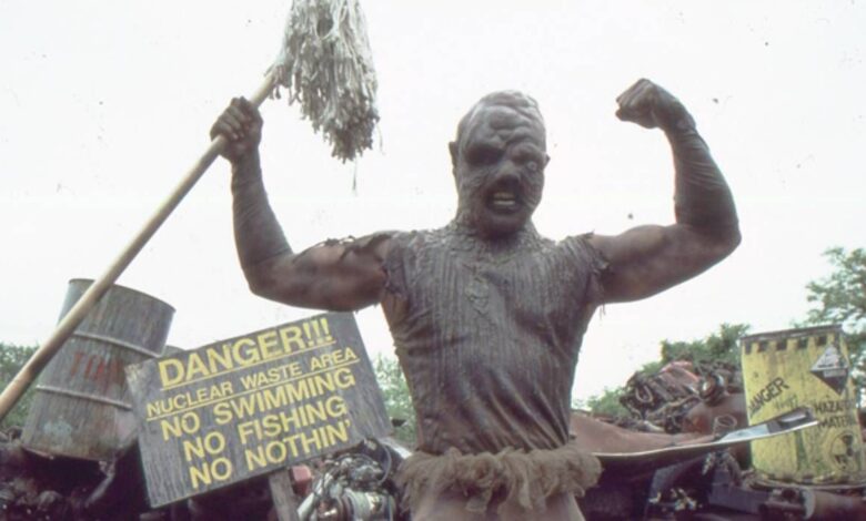 Elijah Wood y Julia Davis se unen al elenco de reinicio de Toxic Avenger
