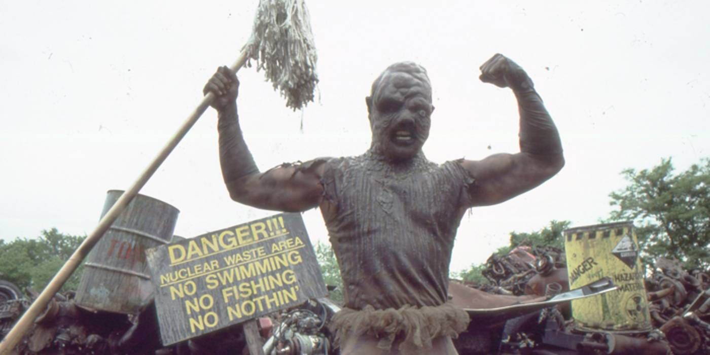 Elijah Wood y Julia Davis se unen al elenco de reinicio de Toxic Avenger