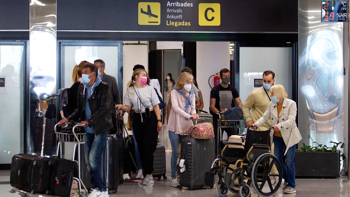 España exigirá a los turistas británicos PCR negativa o vacunación completa a partir del viernes