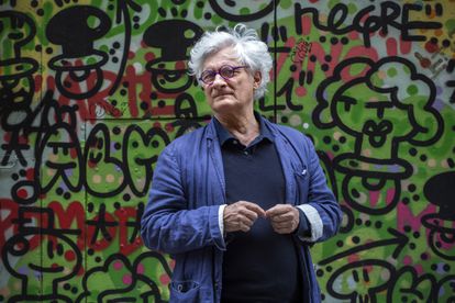 El filósofo Franco 'Bifo' Beradi, en una calle del barrio El Raval de Barcelona, el 22 de mayo.