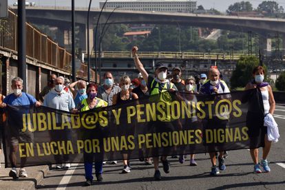 El Colectivo de Pensionistas de Santurtzi, Barakaldo y Bilbao, el pasado 15 de junio durante una manifestación.
