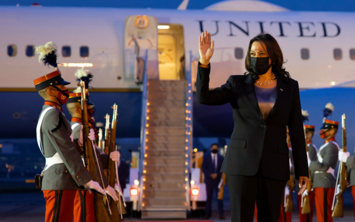 Harris se reunirá con Giammattei; se esperan medidas contra tráfico de personas y corrupción