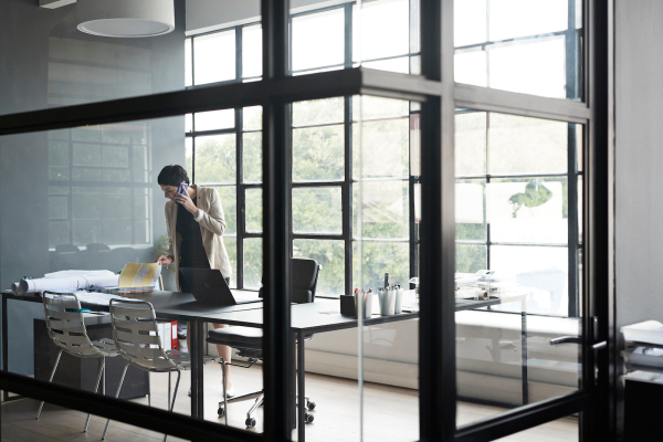 Hay menos directores ejecutivos que se desempeñan en juntas externas.  Eso es bueno (y malo)