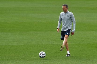Luis Enrique dirige el entrenamiento de la selección española en Las Rozas este martes.