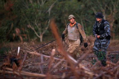 Policías participan en la búsqueda del asesino serial Lázaro Barbosa, el 22 de junio en Goias, Brasil.