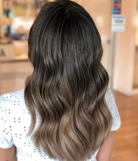 Las mechas en mujeres morenas que triunfan esta temporada