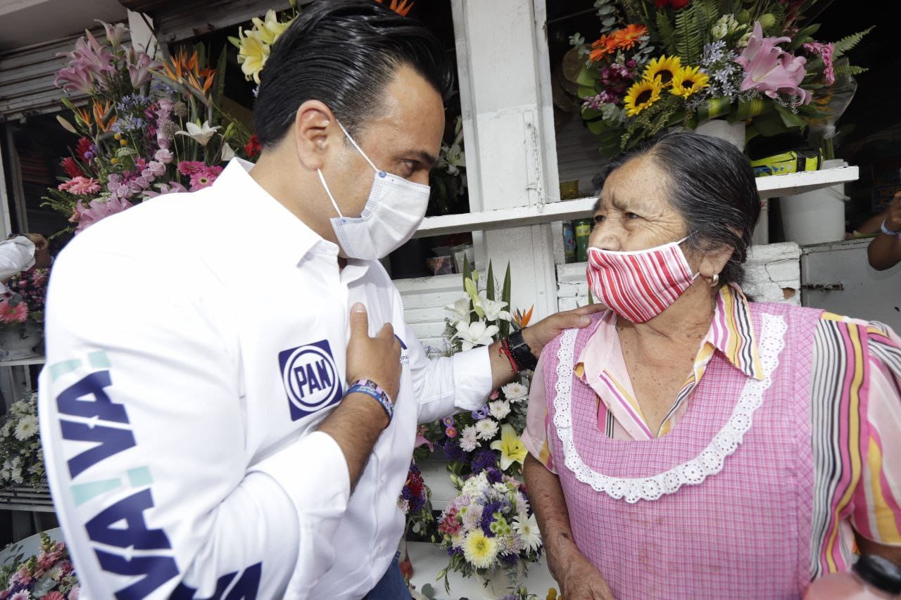 Luis Nava refrenda apoyos y compromiso con las mujeres de Querétaro