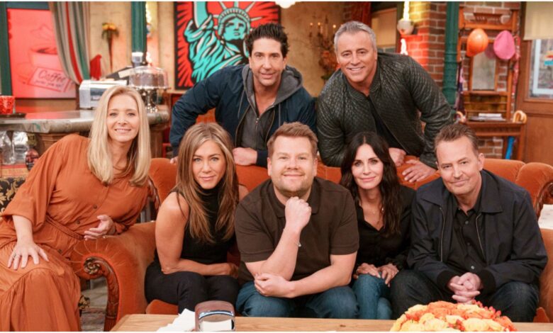 Mira a The Friends Cast cantar el tema principal en el video de Late Late Show