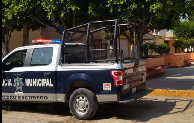 Mujer agrede a golpes a su esposo, riñeron y él llevó la peor parte, en Pedro Escobedo