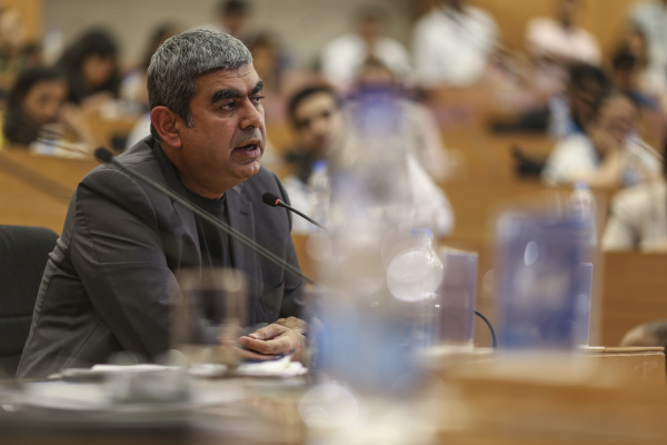 SoftBank Vision Fund 2 lidera la financiación de $ 140 millones en Vianai de Vishal Sikka