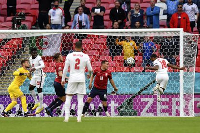 Sterling cabecea para marcar el 0-1, este martes en Wembley.